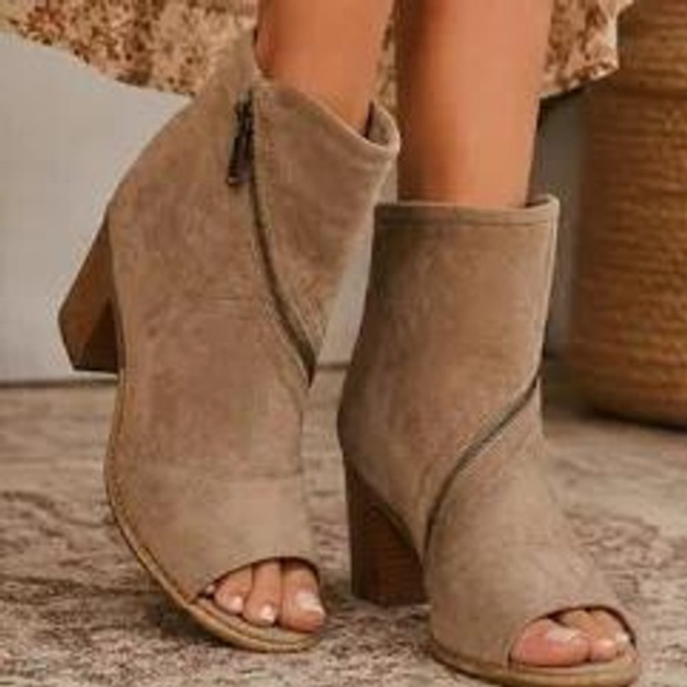White Mountain Dara Peep Toe Ankle Booties Sz 7.5 Tan Concert Faux Suede Preppy